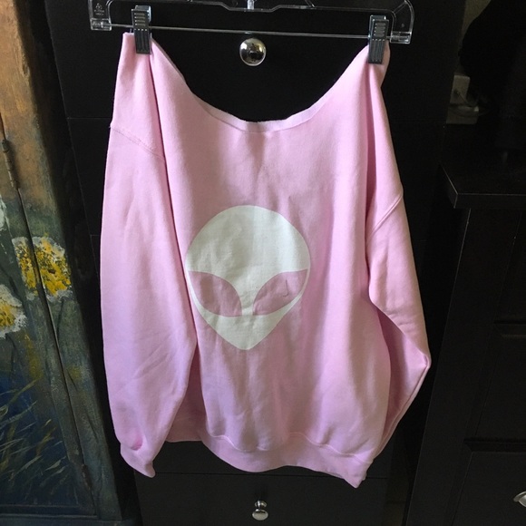 NWOT M/L Printed off shoulder alien logo sweater - Picture 1 of 8